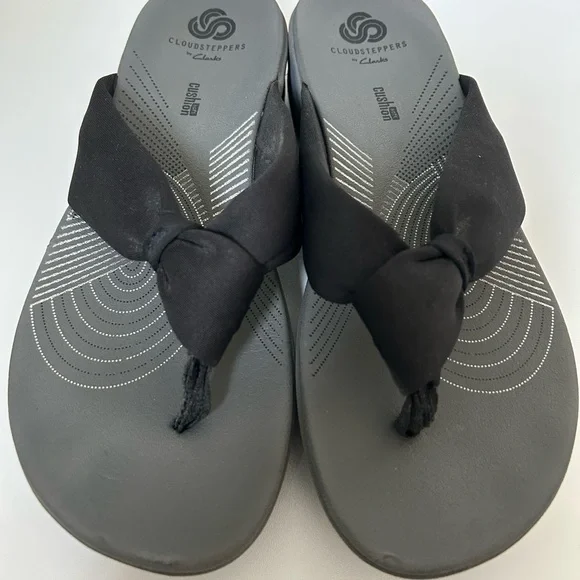 Clarks Cloudsteppers Gray and Black Sandals, Size 6 - Picture 2 of 4